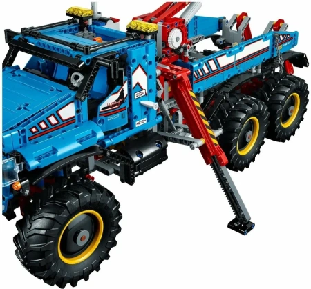 Конструктор LEGO Technic 42070 Эвакуатор-внедорожник 6х6 Конструктор LEGO Technic 42070 Эвакуатор-внедорожник 6х6