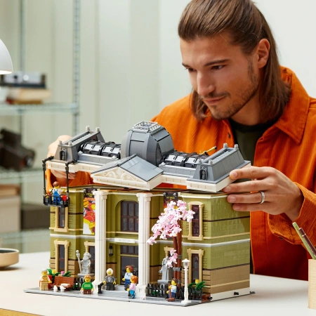 Конструктор LEGO Icons 10326 Музей естественной истории Конструктор LEGO Icons 10326 Музей естественной истории