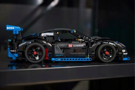 LEGO Technic 42176 Porsche GT4 e-Performance