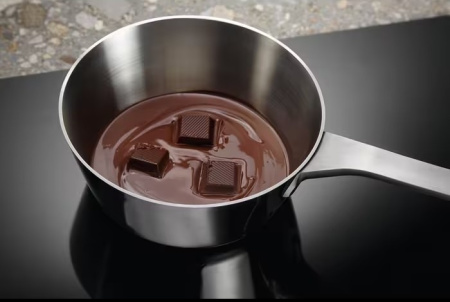 Варочная панель индукционная Electrolux LIR60433,