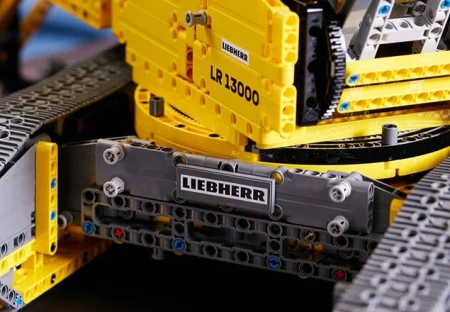 Конструктор LEGO Technic 42146 Liebherr Crawler Crane LR 13000 Конструктор LEGO Technic 42146 Liebherr Crawler Crane LR 13000