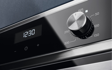 Духовой шкаф электрический Electrolux  EOF5H50BX,