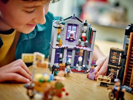 LEGO Harry Potter 76439 Ollivanders & Madam Malkin's Robes LEGO Harry Potter 76439 Ollivanders & Madam Malkin's Robes