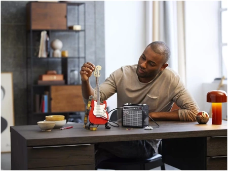 Конструктор LEGO Ideas 21329 Фендер Стратокастер